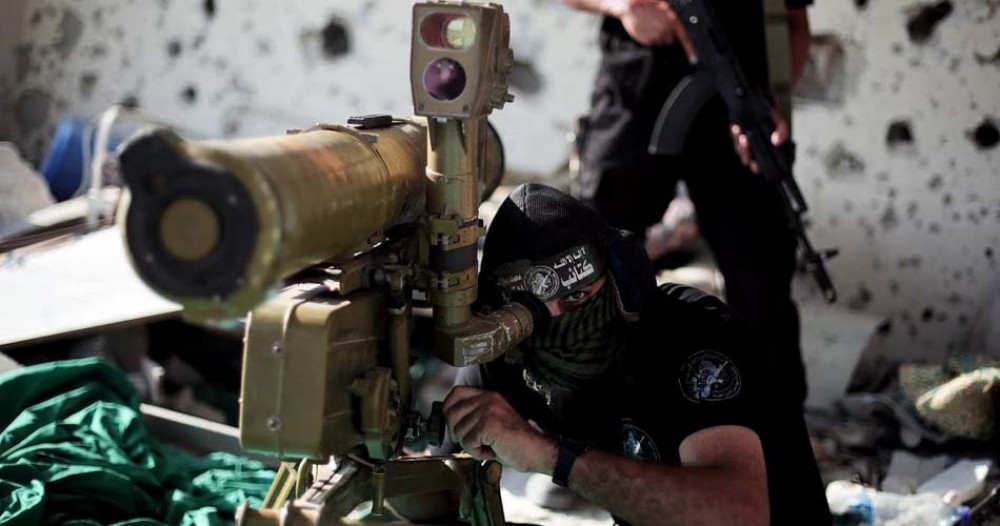 القسام يوقع قوة صهيونية بكمين ويدمر جرافتين ودبابة شرق خاينونس