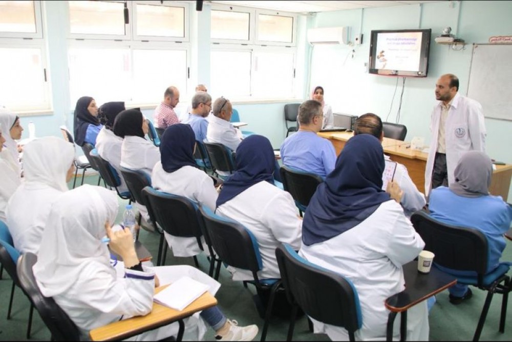 الصحة: تمريض الأوروبي تنظم محاضرة حول الأدوية وجرعاتها 