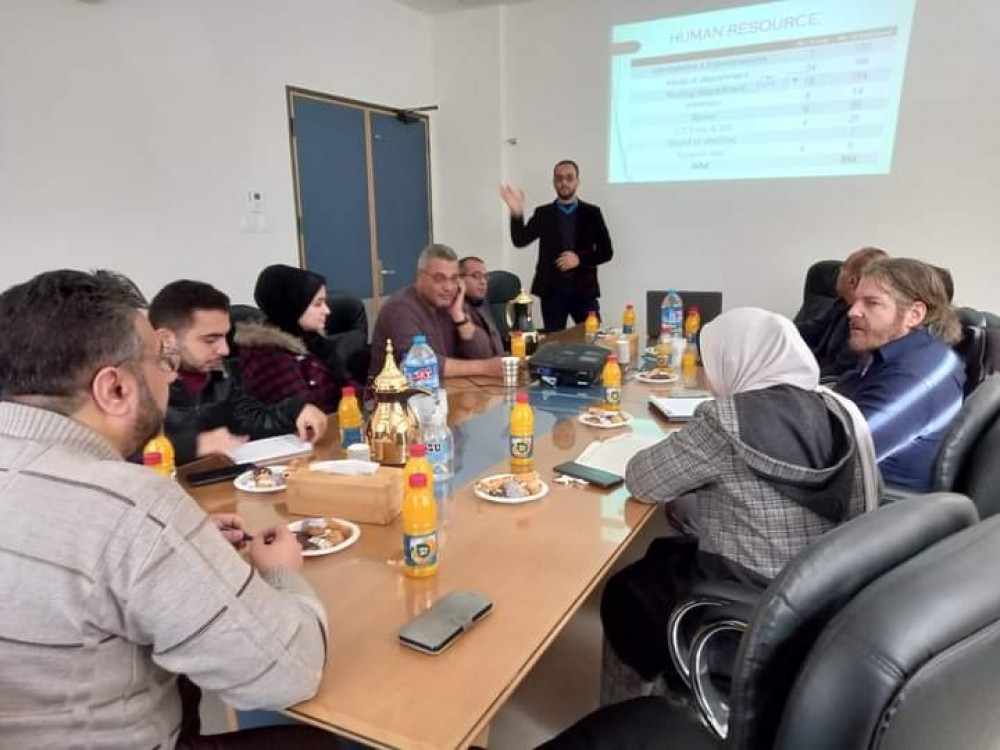 مستشفى الأندونيسي يبحث الاحتياجات من المستلزمات الطبية