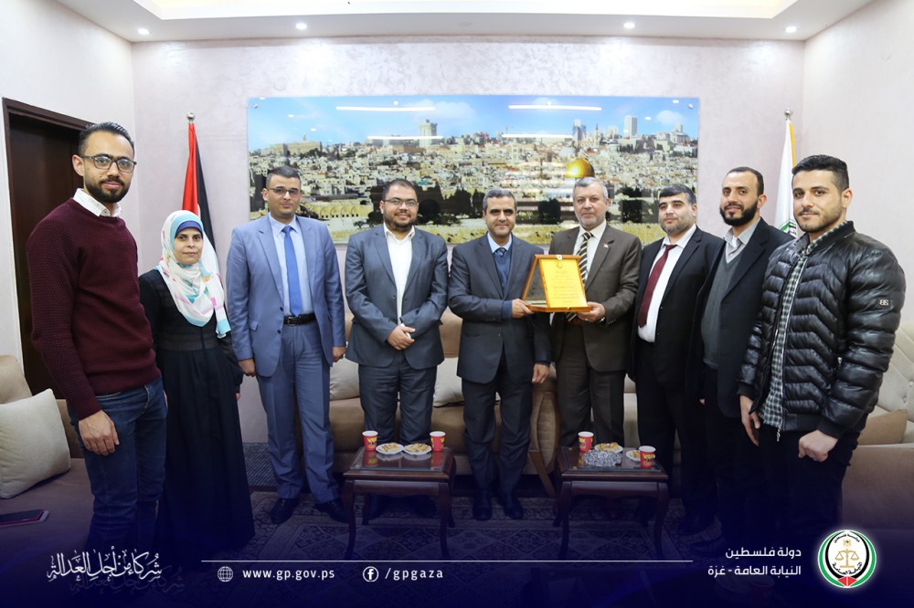 النائب العام يكرّم المهندسِين المشرفِين على تطوير تطبيق العدالة الجنائية