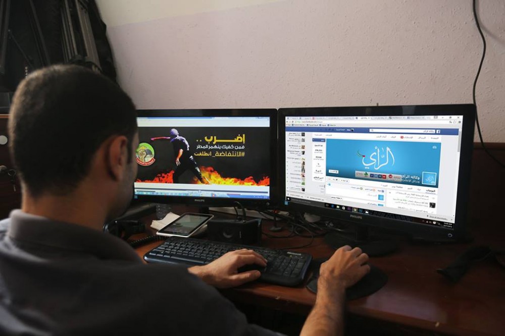 الانتفاضة الالكترونية