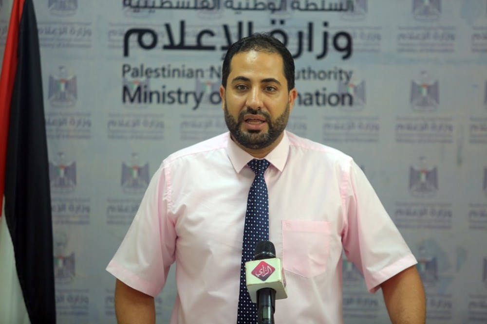 الميناوي خلال لقاء مع مسؤول 