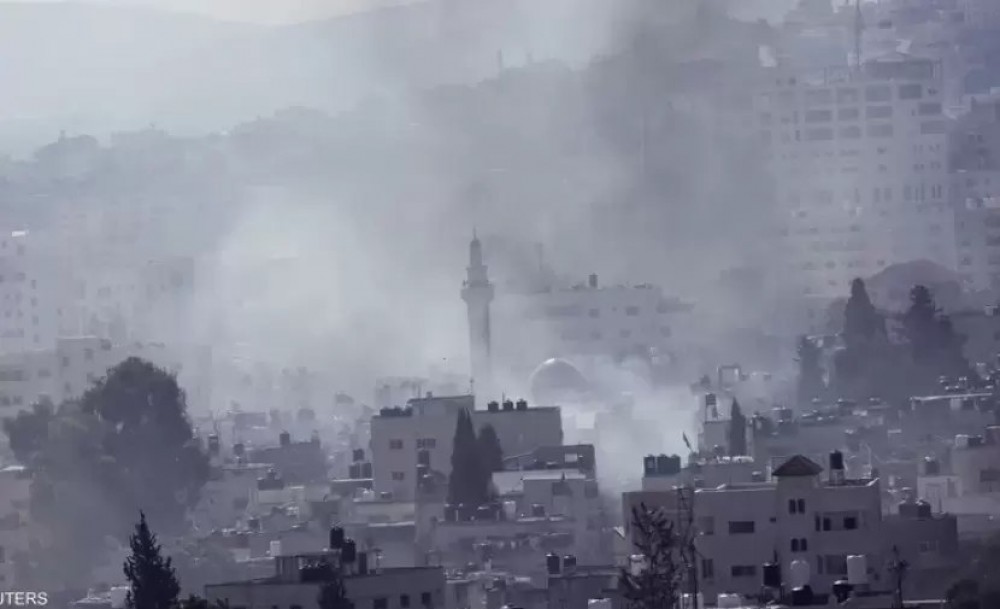 الاحتلال يواصل حصار مسجد في مخيم جنين