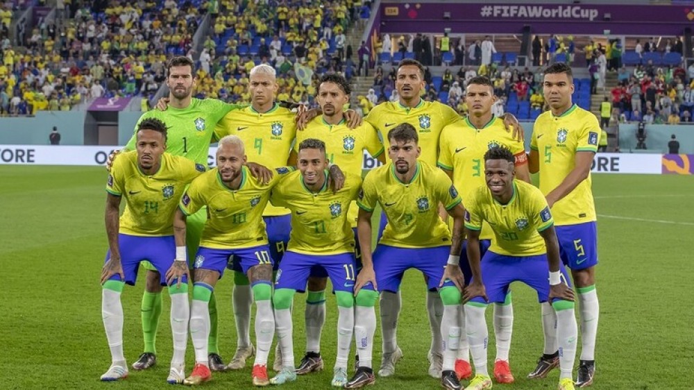 لاعبو البرازيل يوجهون رسالة دعم للأسطورة بيليه 