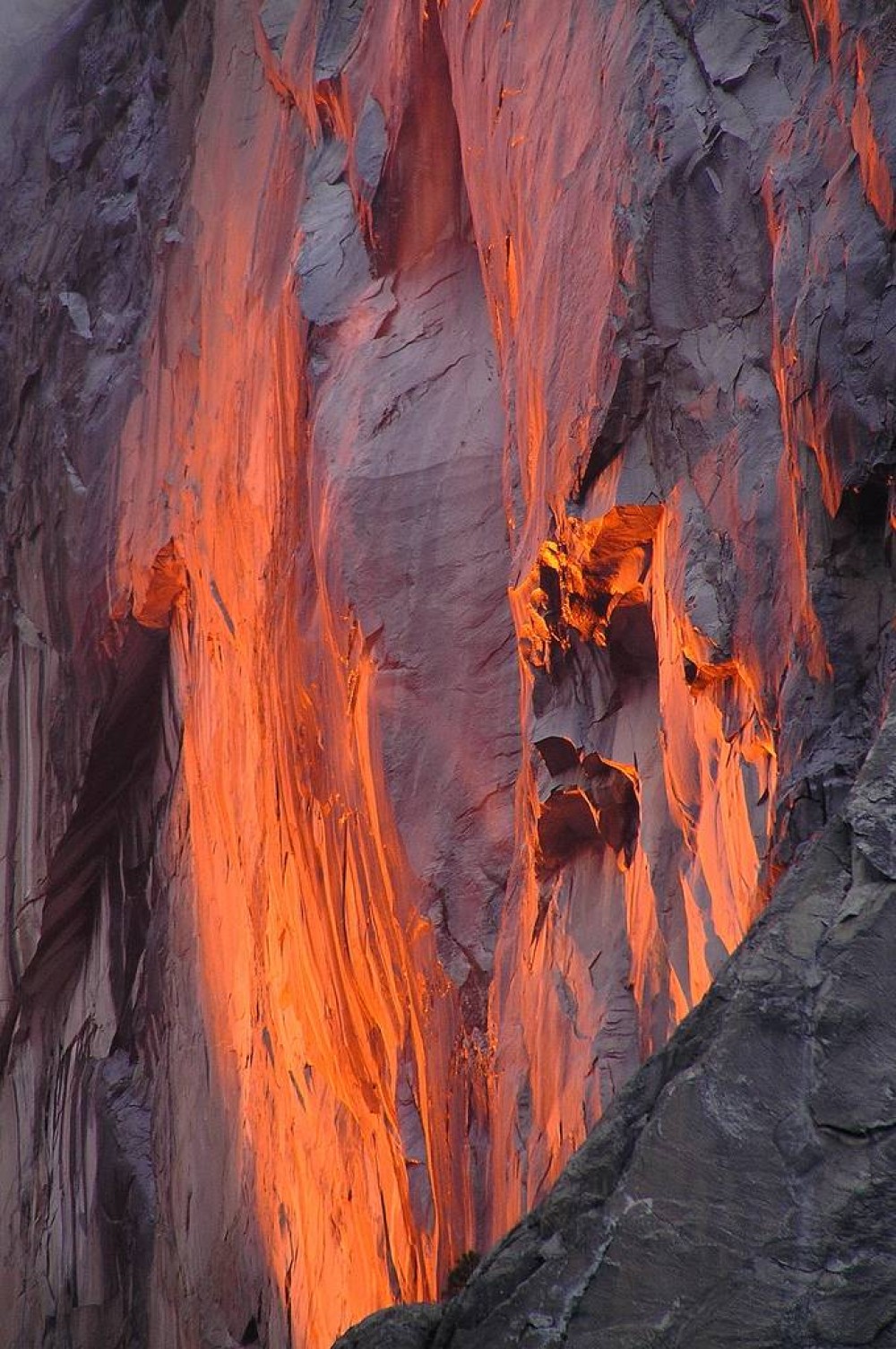 horsetail-fall-yosemite-california-fire-firefall-waterfall-4