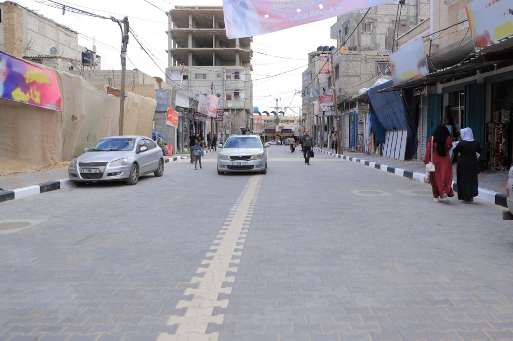 جانب من الشارع بعد تعبيده 