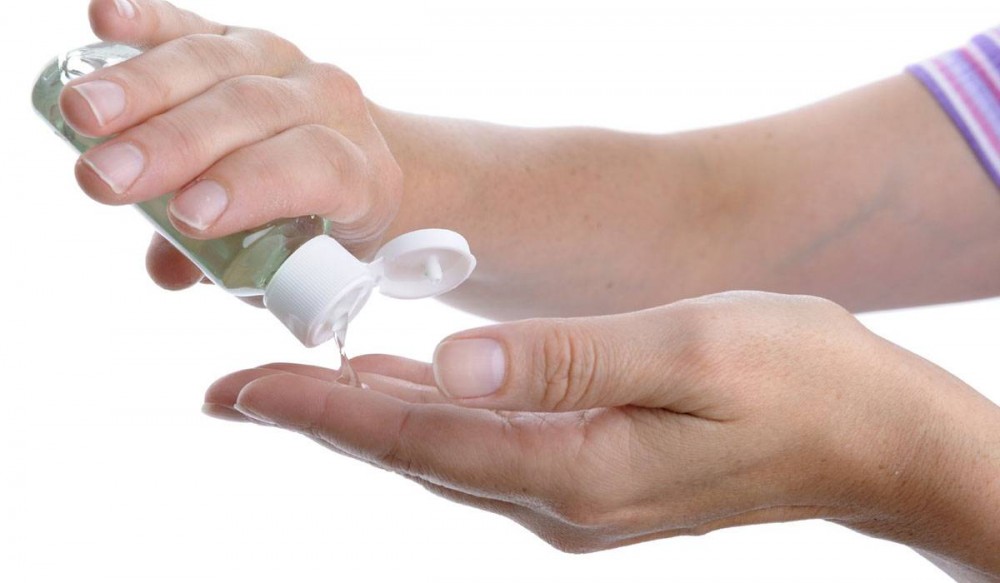 معقم اليدين .. متى يجب أن يستخدم؟ وهل هو بديل لغسل اليدين؟  