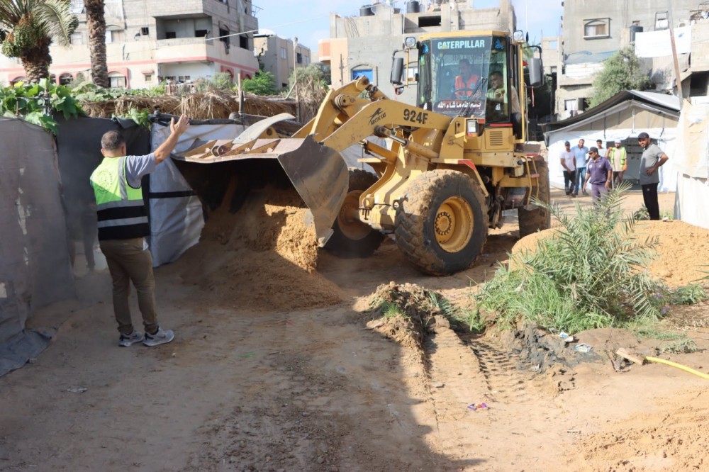 بالتعاون مع وزارة الحكم المحلي بلدية النصيرات تُشارك في حملة 