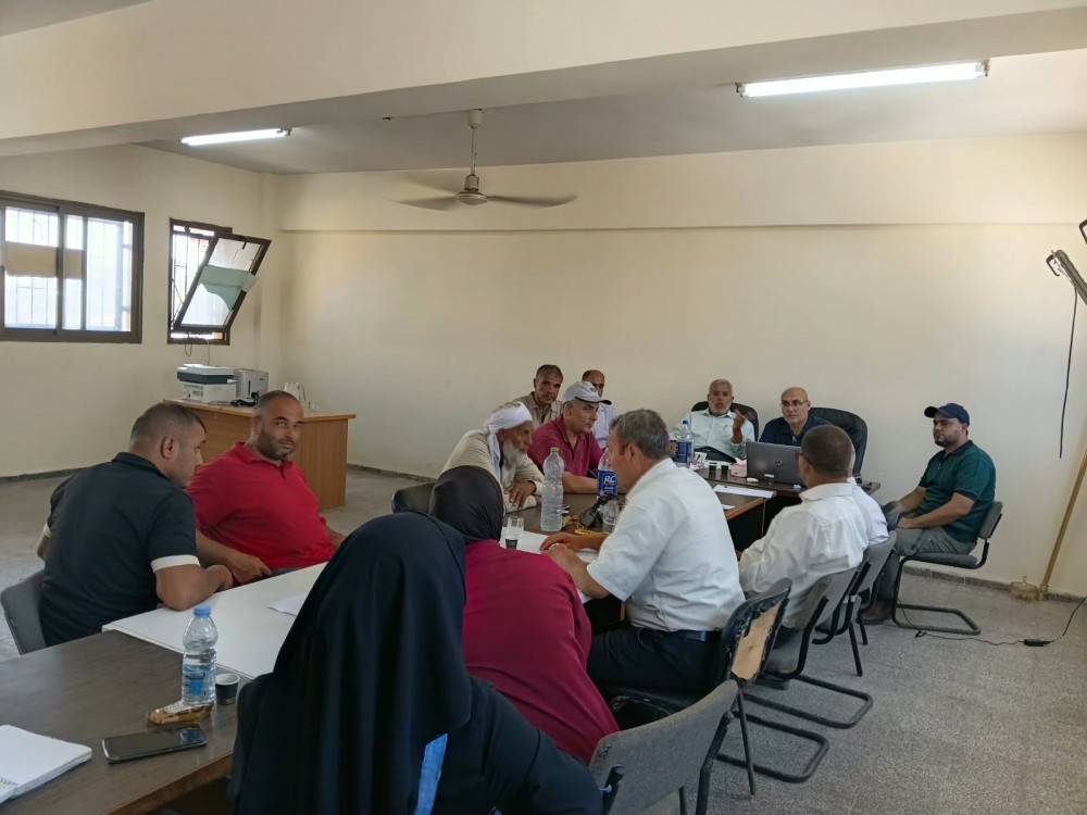 «العمل» تبحث مع الجمعيات التعاونية سبل التعافي بعد الحرب