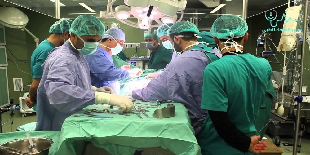مجمع الشفاء ينقذ حياة شاب نفذ جسم معدني في تجويف صدره 