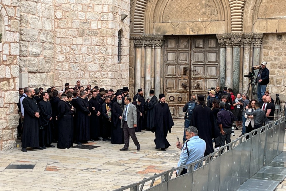 الشعبيّة: الاعتداء على المحتفلين بسبت النور جزءٌ من التصعيد المتواصل بحقّ القدس