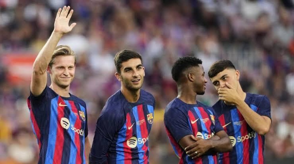  ريال مدريد وبرشلونة يستأنفان صراع اللقب باختبارين سهلين