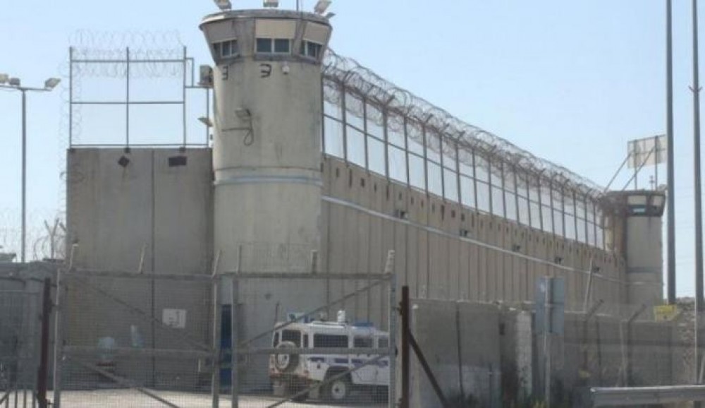فرض عقوبات جديدة بحق الأسرى في سجن عوفر