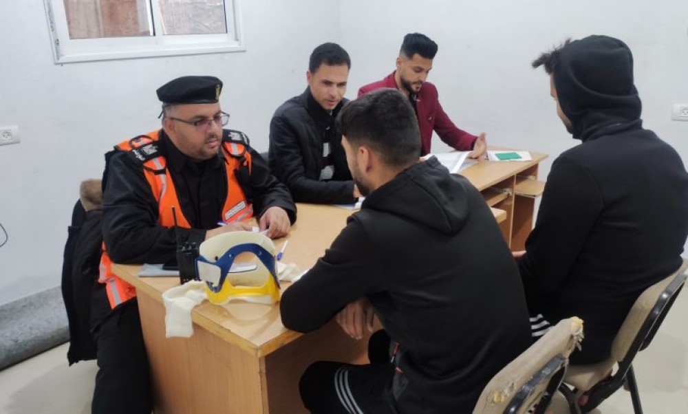 العمل تعقد مقابلات واختبارات نظرية لتشغيل (400) منقذ بحري