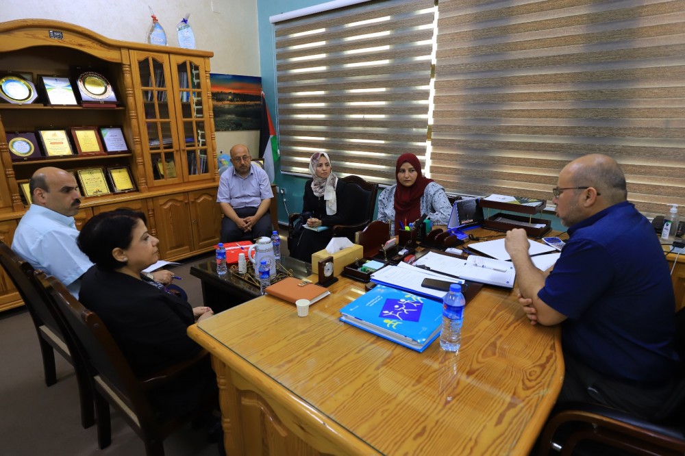 التعليم تبحث التعاون المشترك مع من اتحاد لجان المرأة الفلسطينية