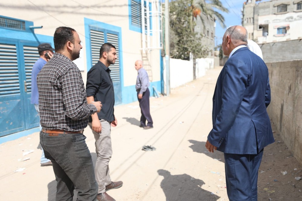 رئيس بلدية الزوايدة يتفقد شارع محطة التحلية قبل تسويته