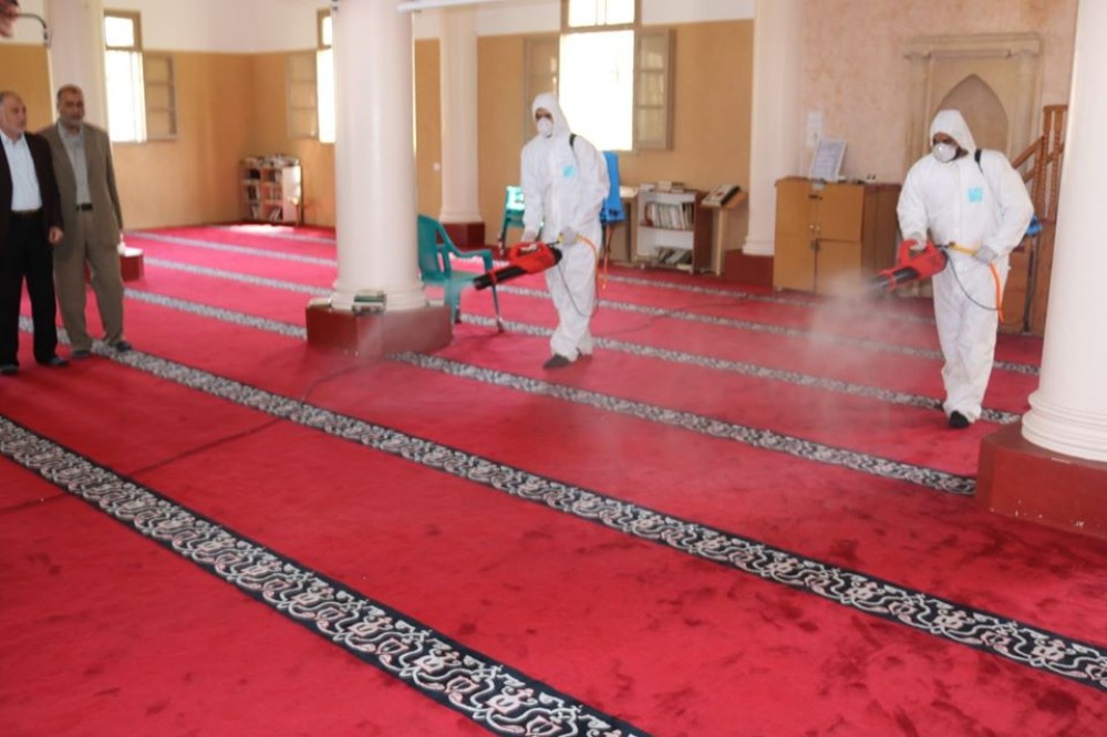 أوقاف الوسطى تشرف على حملة لتعقيم مساجدها