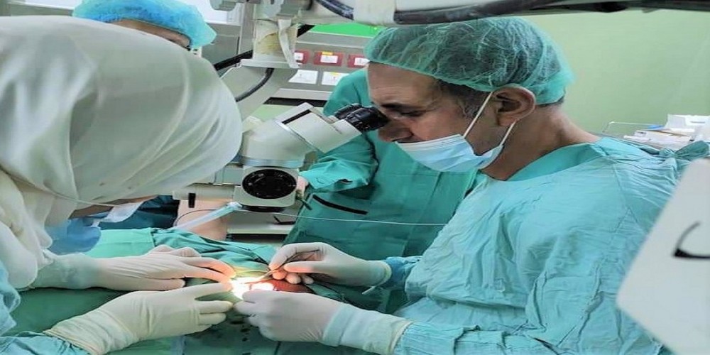 مجمع ناصر الطبي يستأنف إجراء عمليات جراحة العيون