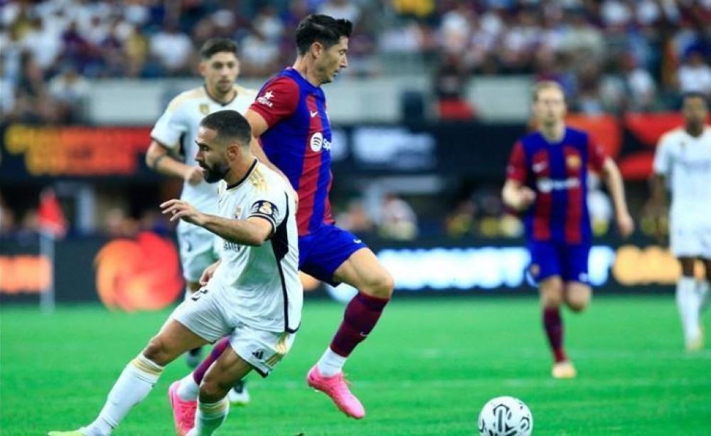 برشلونة يضرب ريال مدريد بثلاثية