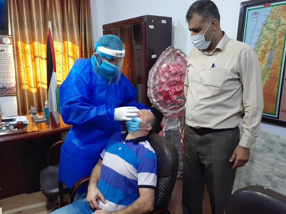 مديرية داخلية خان يونس تجري فحص كورونا لموظفيها