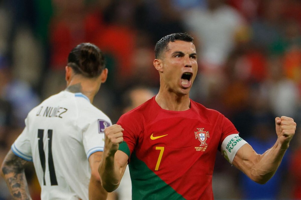 البرتغال تضرب الأوروغواي بثنائية فرنانديش وتعبر إلى الدور الثاني