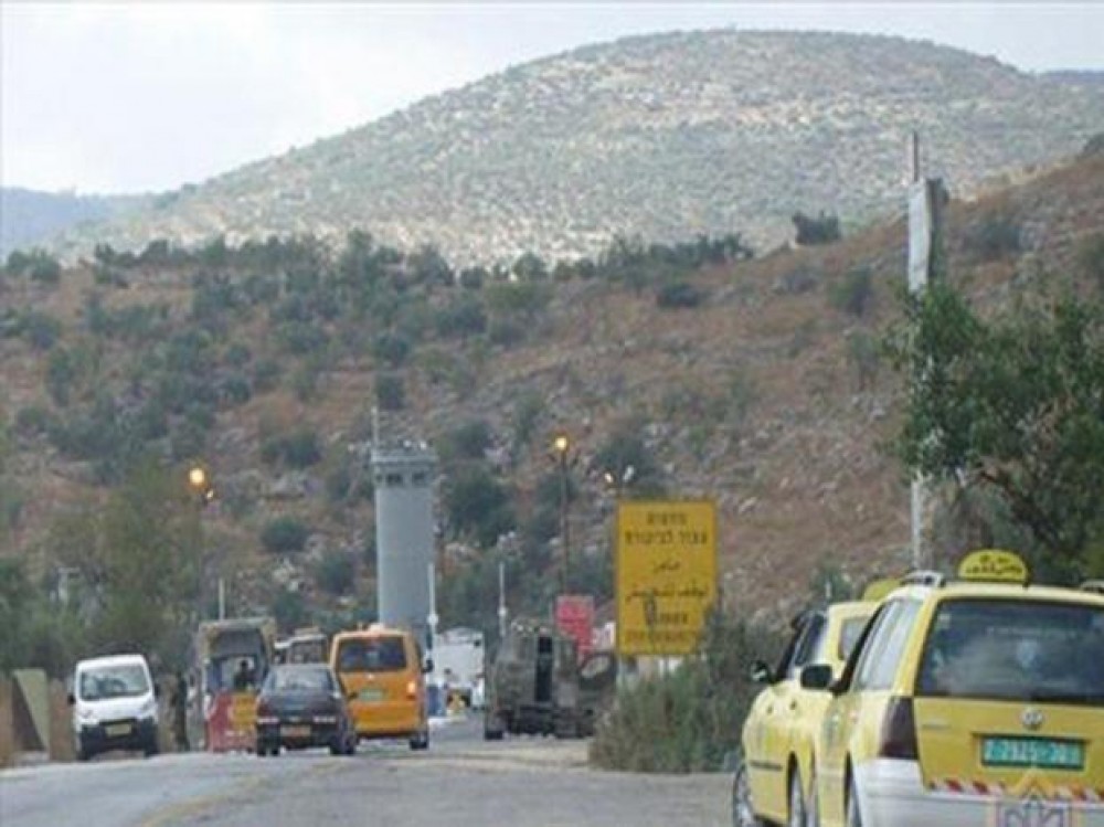 الاحتلال يغلق حاجز الحمرا العسكري وقرية فروش بيت دجن في الأغوار