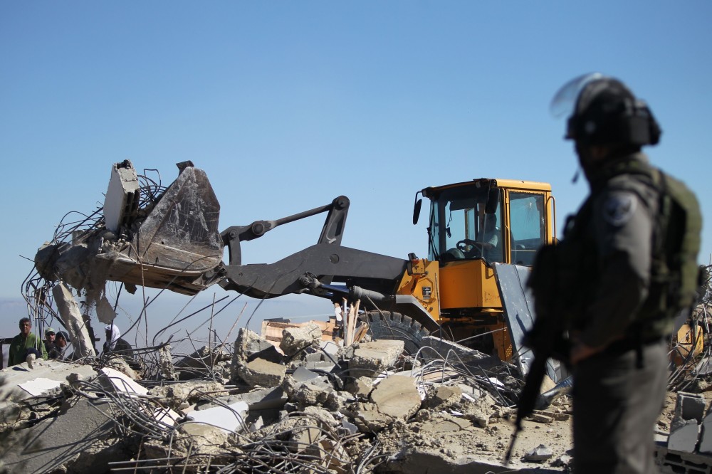 الاحتلال يواصل قمع الفلسطينيين والتضيق عليهم بالضفة الغربية