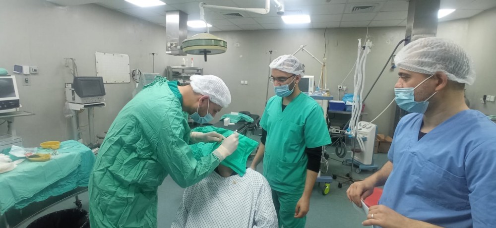جانب من عمل الطواقم الطبية