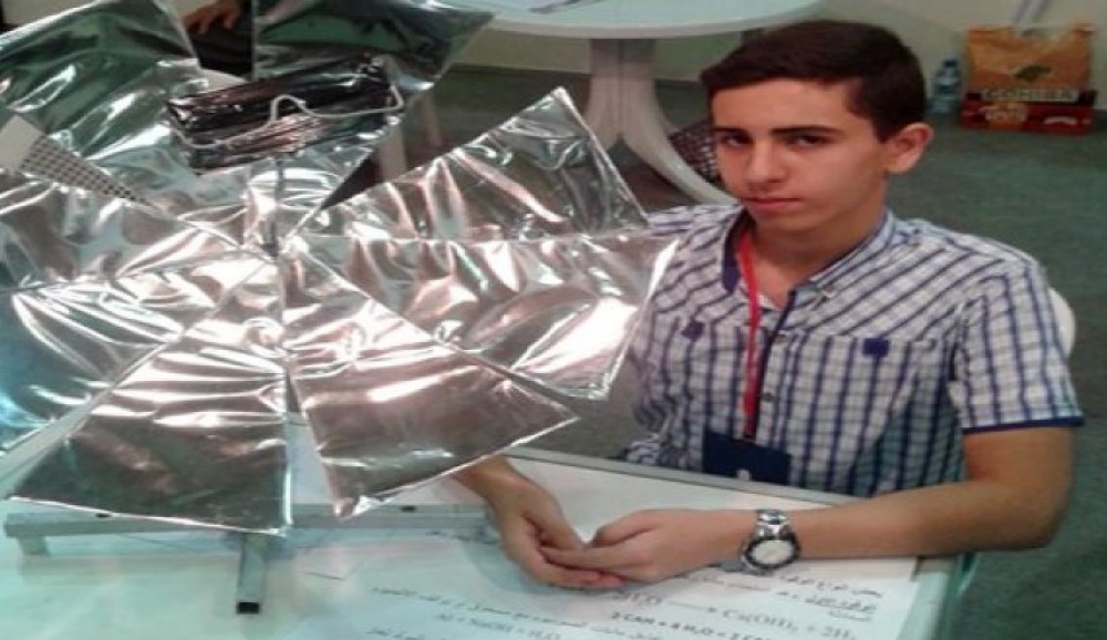 طالب سوري يبتكر جهازا لتعقيم المعدات الطبية بالطاقة الشمسية