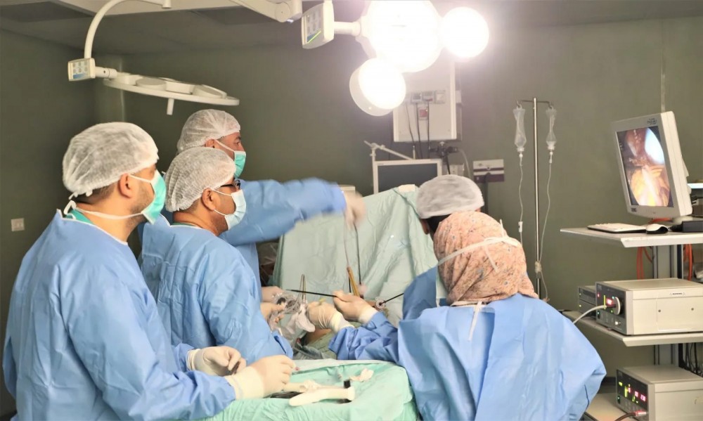  طواقم مجمع الشفاء ووفد باما الطبي يجريان (22) عملية جراحية 