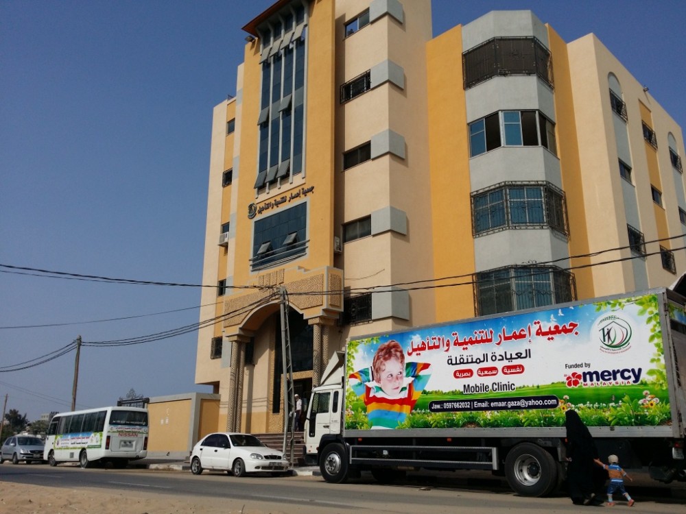حافلة العيادة المتنقلة