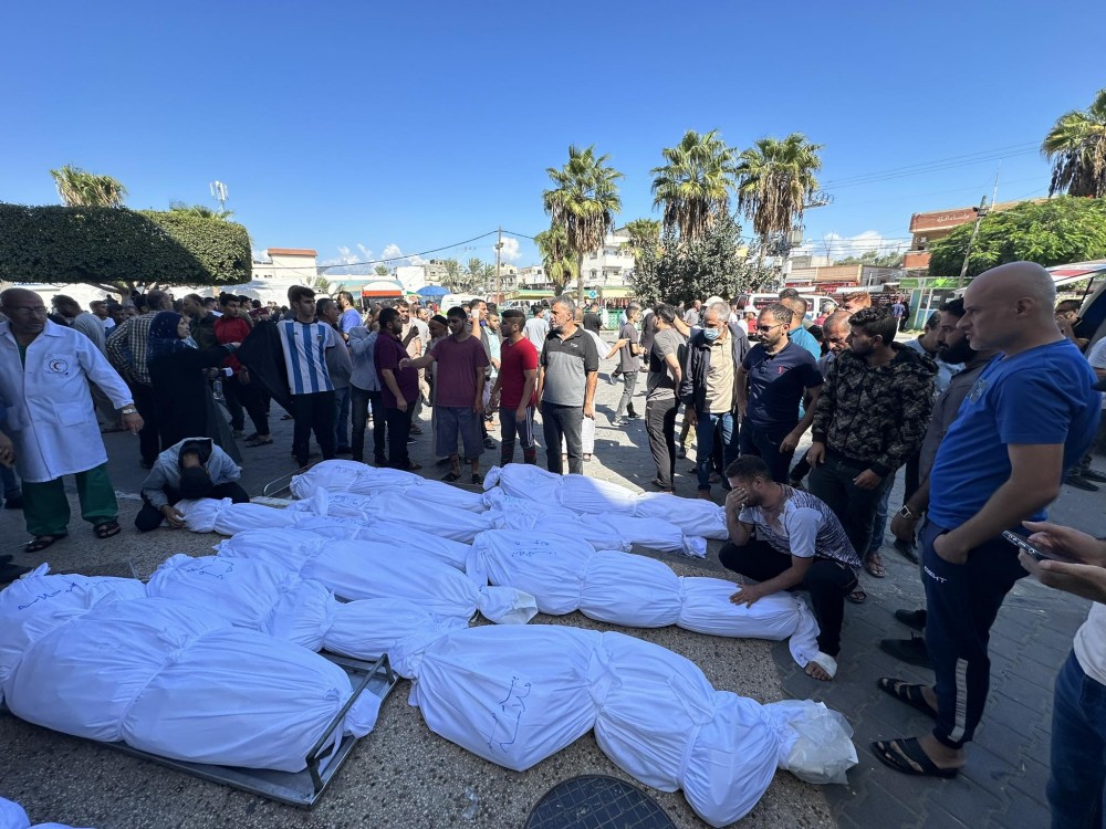 ضحايا إحدى مجازر الاحتلال بمخيم الزوايدة وسط القطاع 