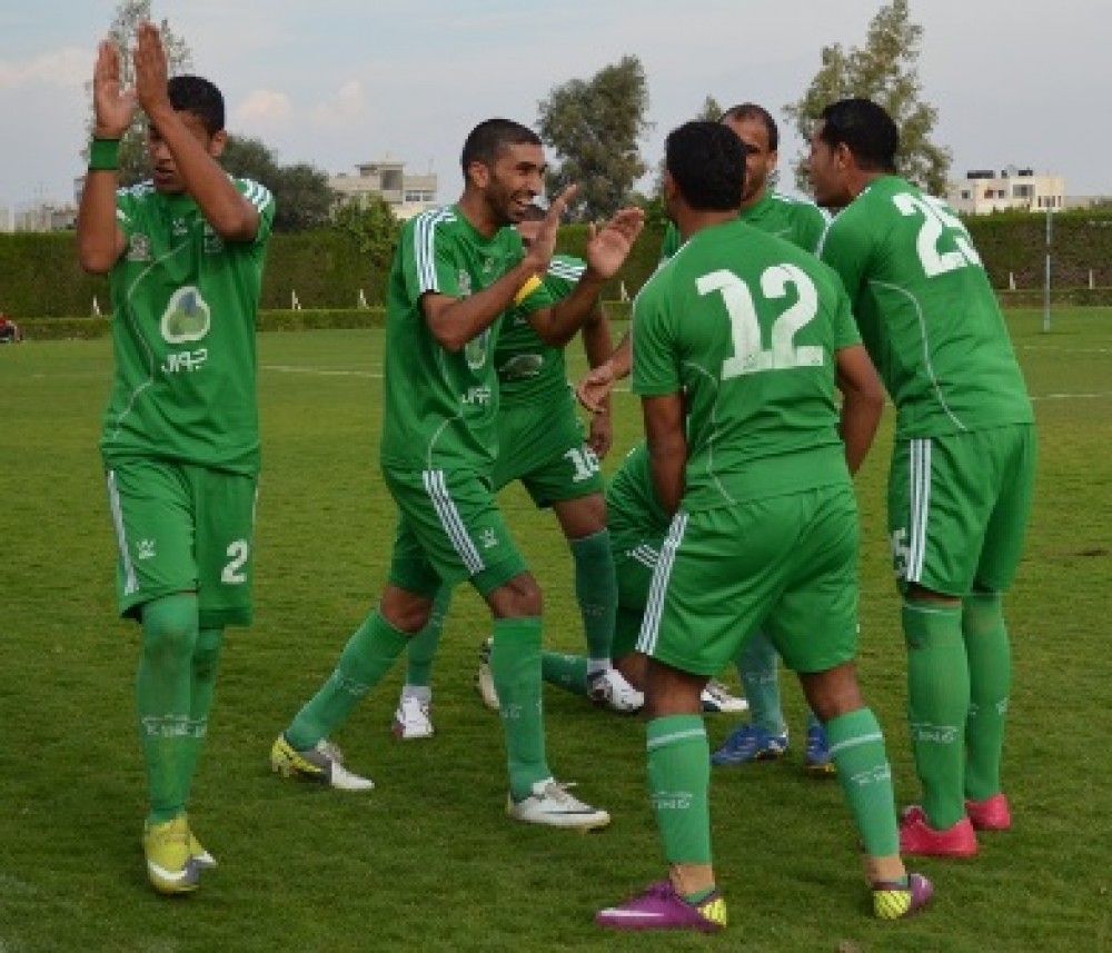 فريق كورة تابع للجمعية الاسلامية- النصيرات- صورة من الالرشيف