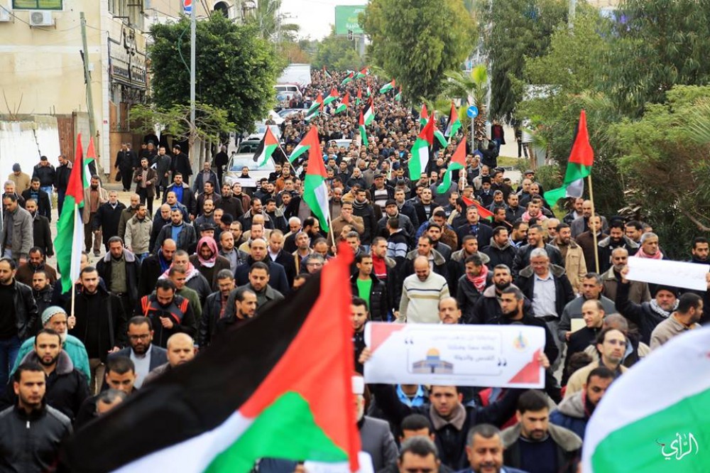 مسيرة حاشدة لموظفي غزة للمطالبة بحقوقهم 