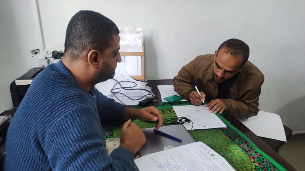 مديرية عمل رفح تختتم توقيع عقود برنامج صمود2