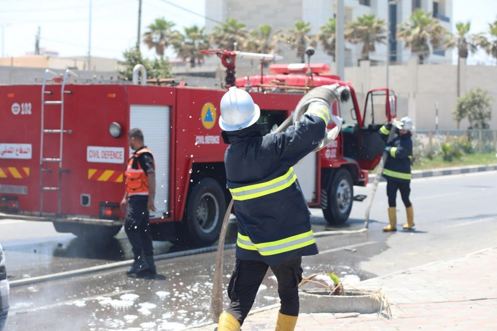 طواقم الدفاع المدني تُخمد 148 حريقًا خلال يناير