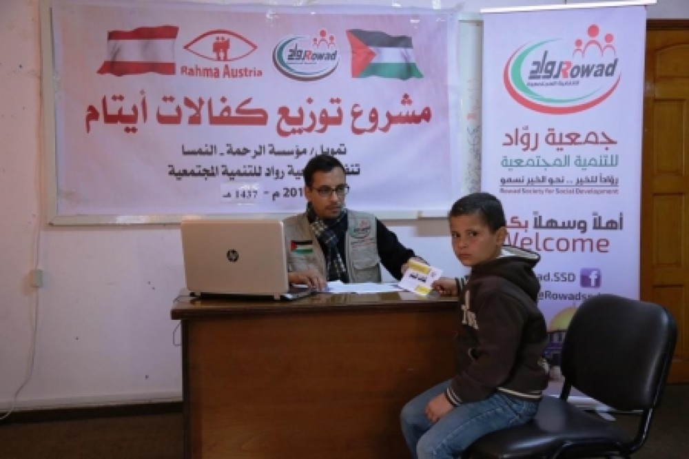مشروع توزيع كفالات للايتام