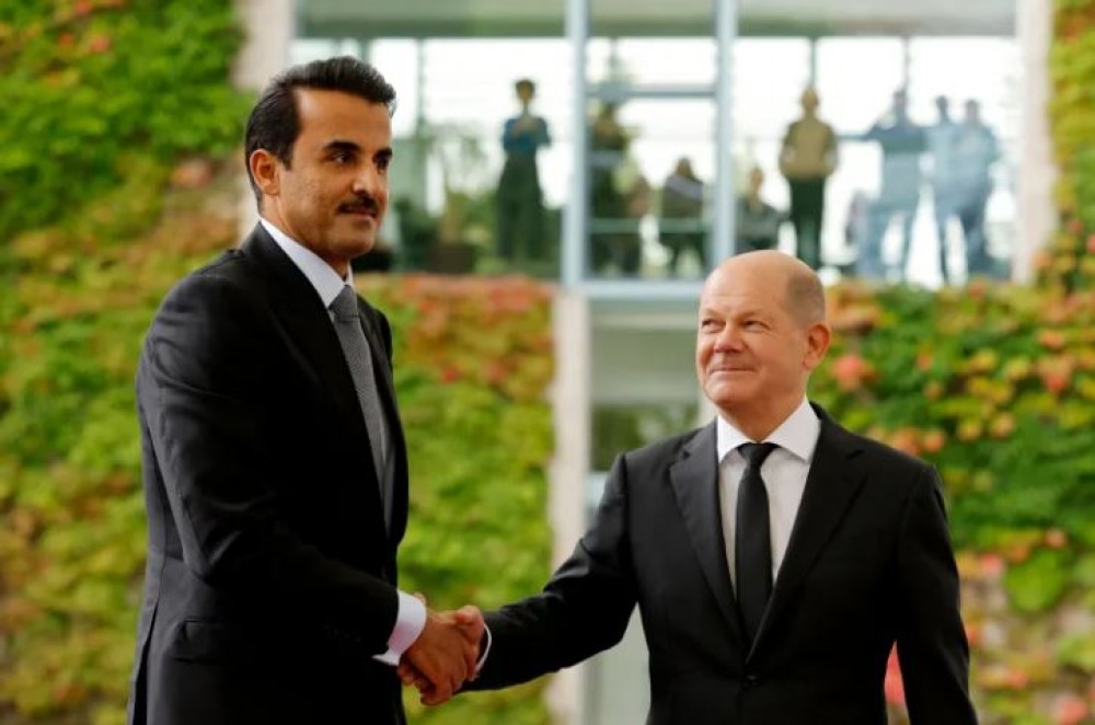 الشيخ تميم بن حمد آل ثاني مع المستشار الألماني أولاف شولتز