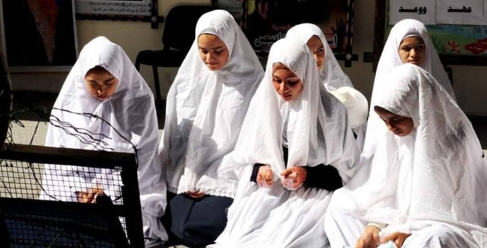 أوقاف رفح تنفذ عرضاً مسرحياً تضامناً مع الأسيرات 