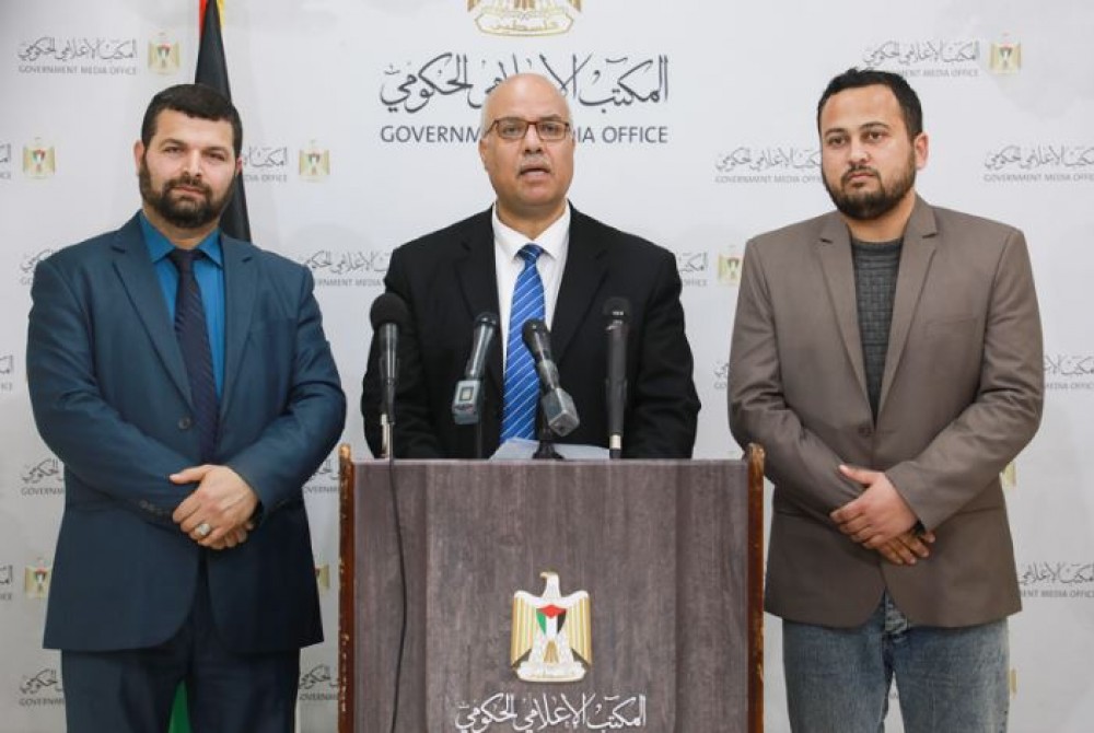 لقاء مع مسؤول