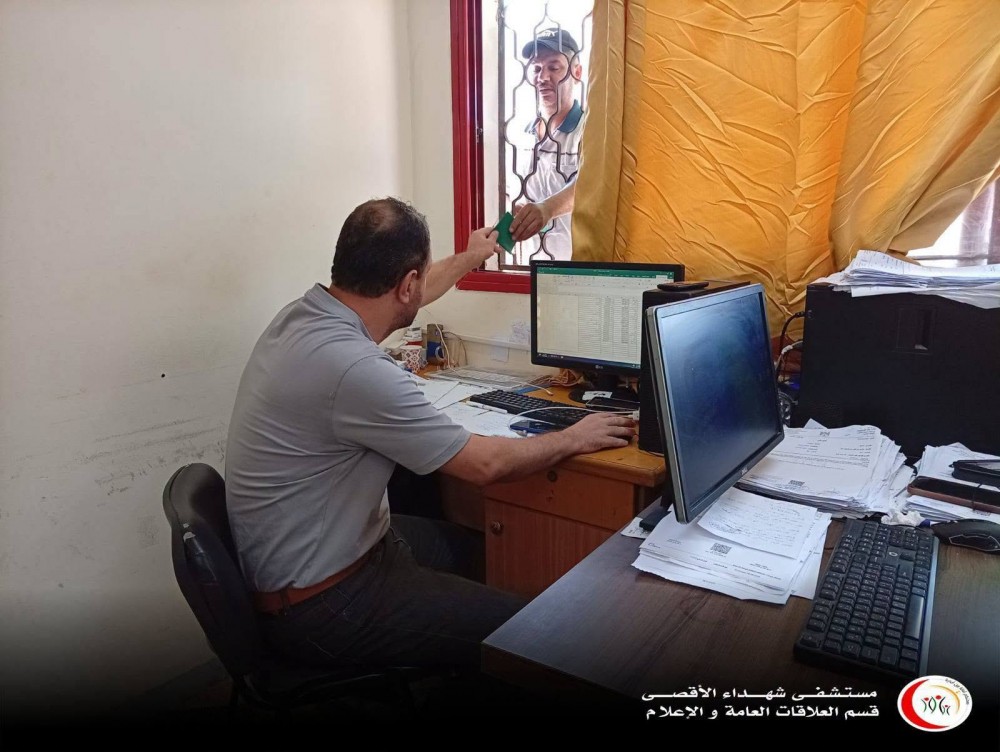 مستشفى شهداء الأقصى يفعّل نقطة استعلام لمتابعة التحويلات الطبية