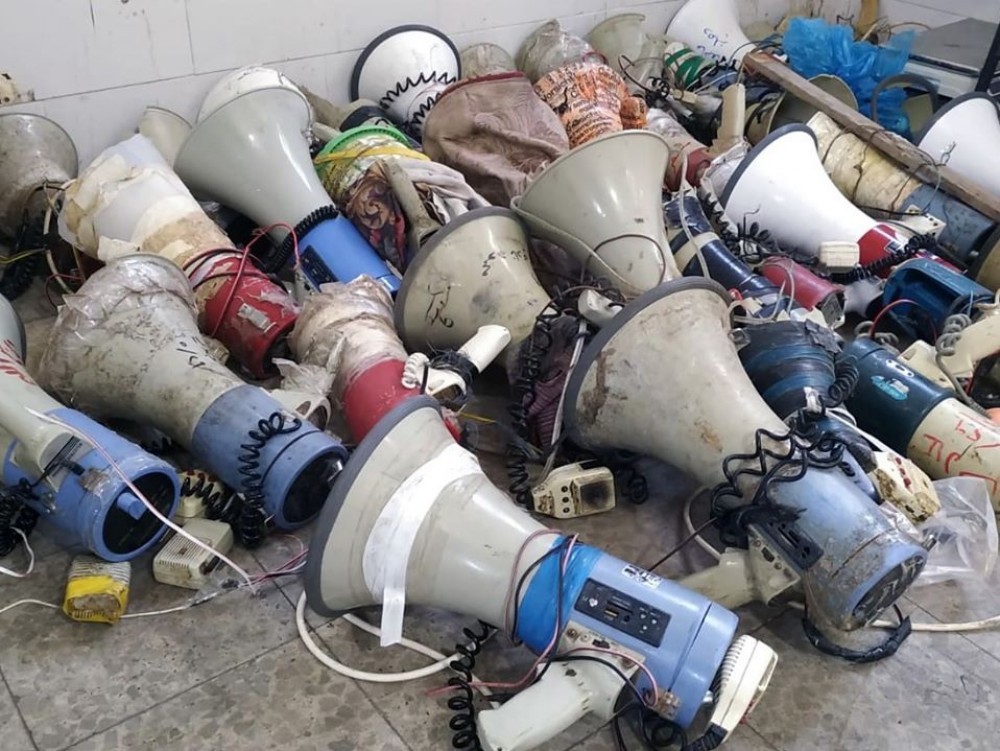 بلدية رفح تصادر مكبرات صوت من باعة متجولين 