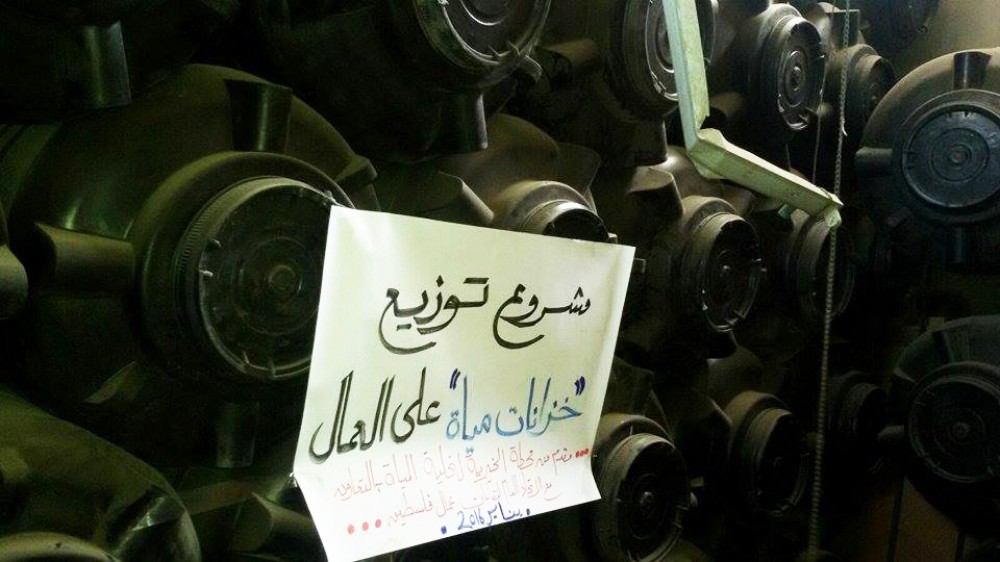 جانب من مشروع توزيع خزانات مياه