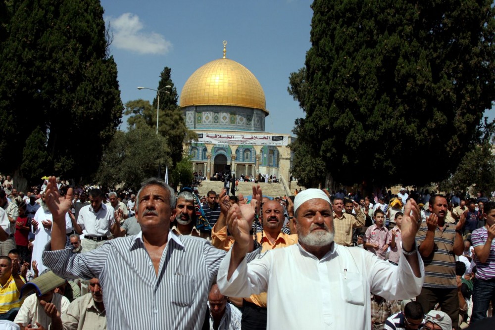الصلاة بالمسجد الاقصى