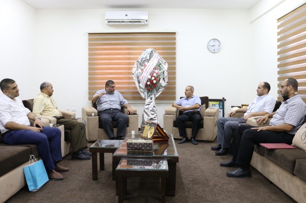 المالية تعزز تعاونها مع كلية التجارة بالجامعة الإسلامية