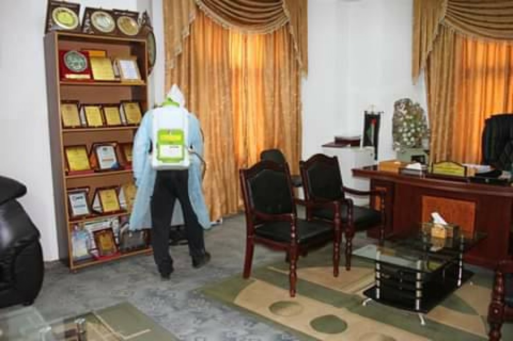 وزارة العدل تباشر بتعقيم مقرها  احترازاً من فيروس كورونا