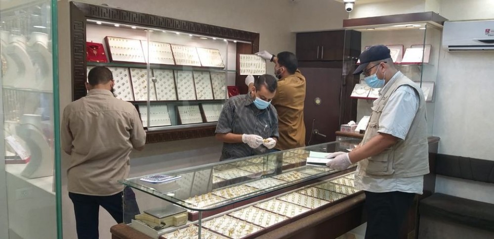 الاقتصاد تجري جولة تفتيشية على محلات بيع الذهب بخان يونس
