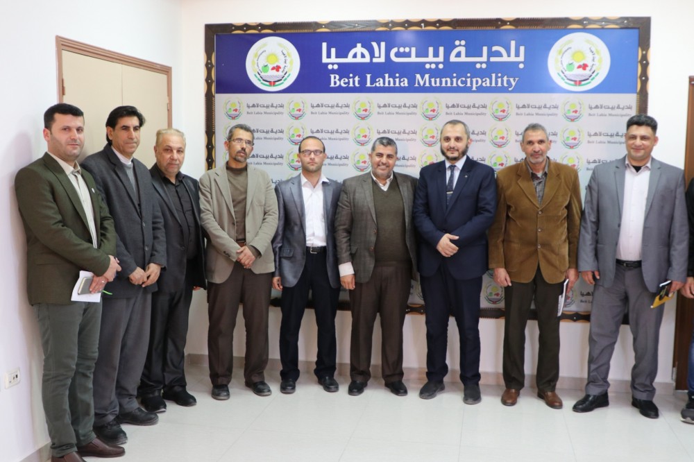 العمل تُعزز الشراكة في العديد من الملفات مع بلدية بيت لاهيا