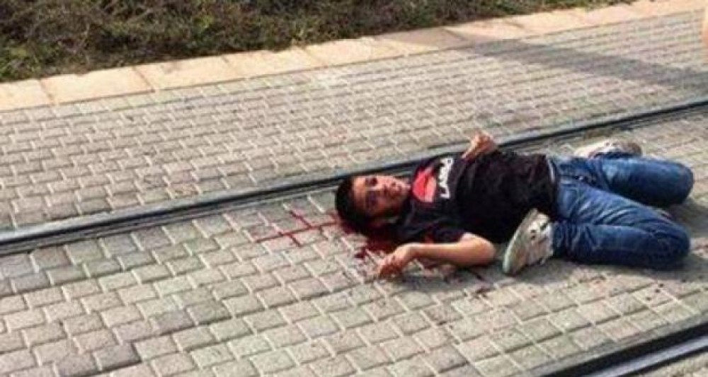 الطفل أحمد مناصرة خلال دهسه من قبل دورية الاحتلال