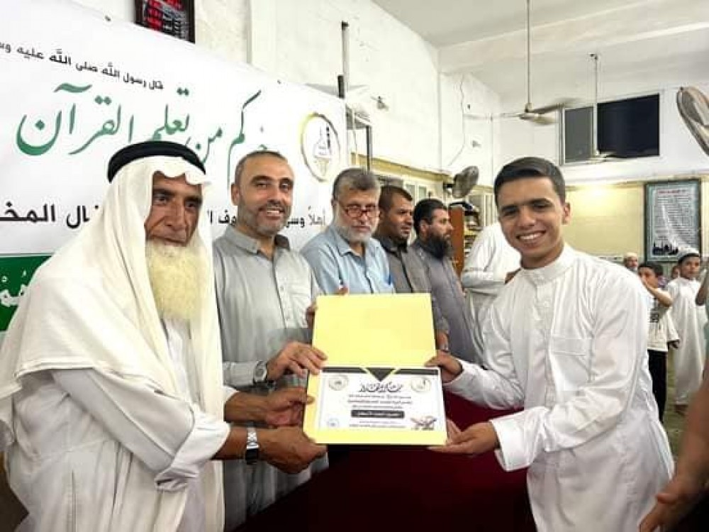 أوقاف خان يونس تُكرم الحفظة بمخيم القرآني الصيفي